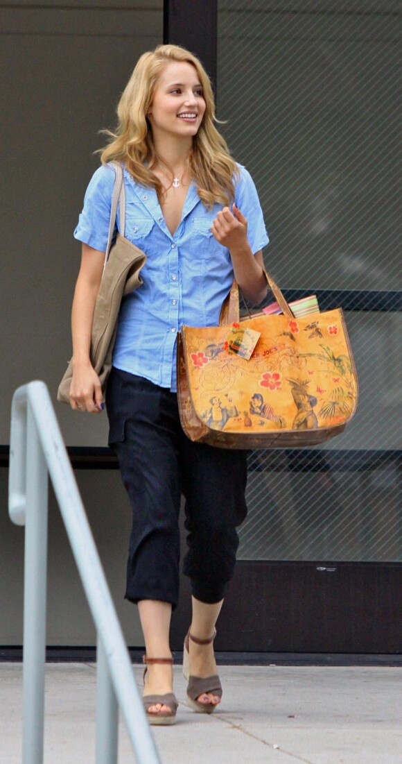 Dianna Agron à la sortie d'une école de Santa Monica le 14 août 2010