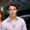 Nick Jonas, à la sortie de son hôtel à New York, lundi 16 août.
