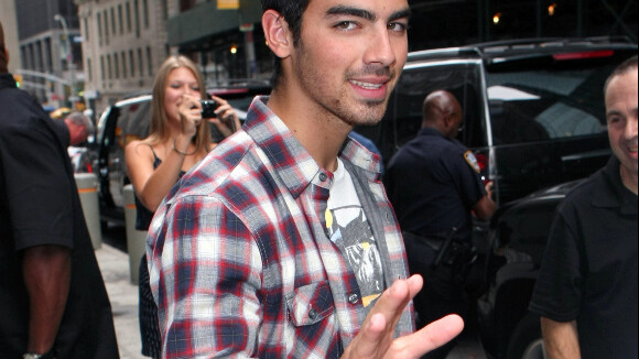 Joe Jonas : Regardez-le fêter ses 21 ans d'une façon bien particulière !