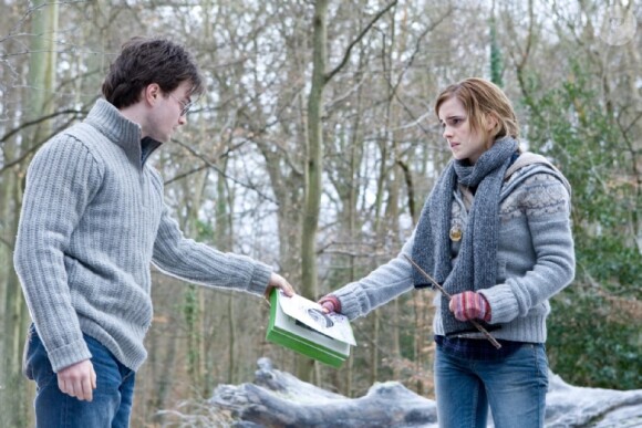 Daniel Radcliffe et Emma Watson dans Harry Potter et les reliques de la mort : partie I