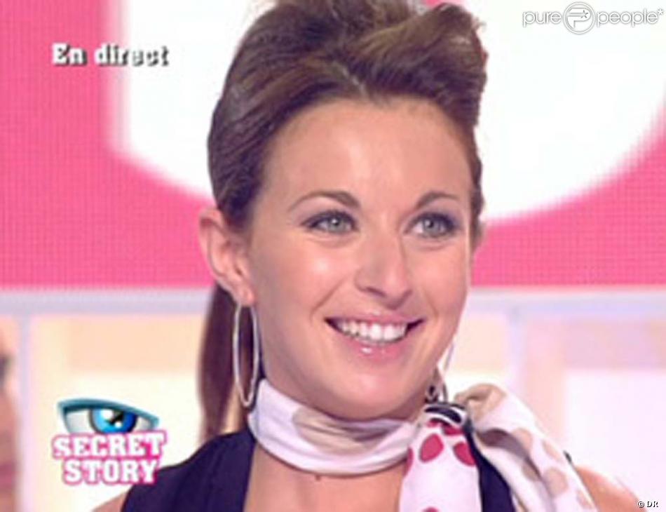 ophelie marie de secret story saison 1 est aujourd hui maman d un enfant de 9 mois ca ne l empeche pas de continuer ses activites de playmate purepeople