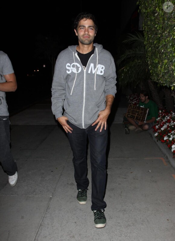 Adrian Grenier à la sortie du club Trousdale à West Hollywood