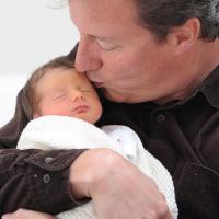 David Cameron : le premier ministre anglais vous présente son nouveau-né !