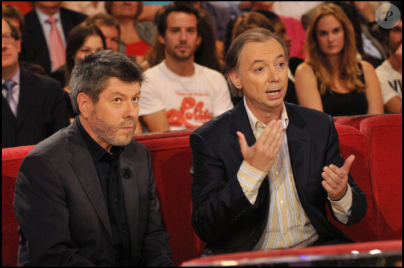 Regis Laspales et Philippe Chevallier le 1 septembre 2010 lors de l'enregistrement de l'émission Vivement Dimanche qui sera diffusée le 5 septembre 2010