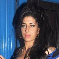 Amy Winehouse : Elle expose son popotin au beau milieu de la nuit et en pleine rue !