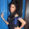 Amy Winehouse sort d'un pub londonien, le Horse and Hound, le 25 août, après avoir assisté à un concert de Pete Doherty.