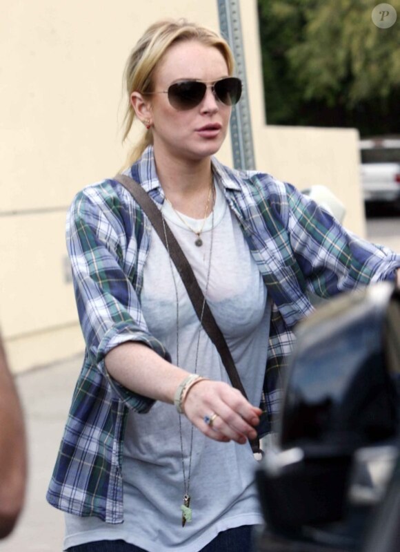 Lindsay Lohan a déjeuné dans un restaurant de sushis avec son avocate, Shawn Chapman Holley, à Hollywood, mercredi 8 septembre.