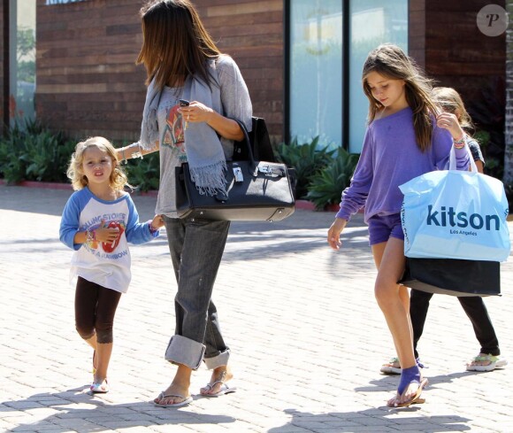 Brooke Burke et ses filles Neriah, Sierra et Heaven font du shopping à Malibu le 11 septembre 2010 