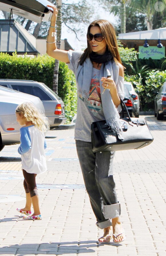 Brooke Burke et ses filles Neriah, Sierra et Heaven font du shopping à Malibu le 11 septembre 2010 