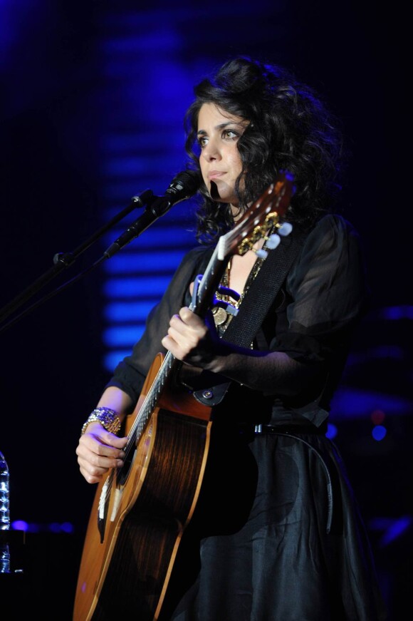 Katie Melua, souffrant d'épuisement, est contrainte au repos absolu pour plusieurs mois. Ses activités sont suspendues jusqu'à la fin de l'année 2010.