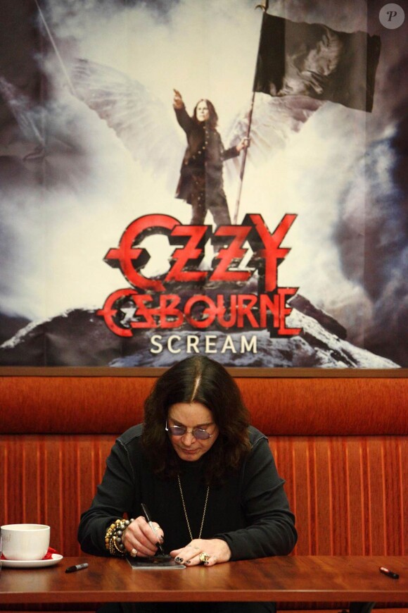 Dans la foulée de la parution de son 10e album studio, Scream, en juin 2010, Ozzy Osbourne s'est lancé dans une tournée marathon de 18 mois.