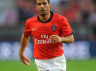 Regardez le footballeur Ludovic Giuly se lâcher et faire un striptease dans un bar !