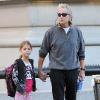 Michael Douglas emmène sa fille Carys Zeta, 7 ans, à son école, à New York, le 21 septembre 2010.