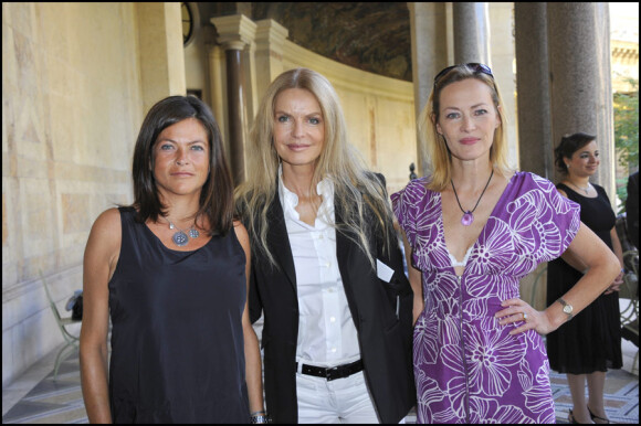 Cyrielle Clair, Charlotte Valandrey et Gabrielle Lazure au Petit Palais à Paris pour un déjeuner organisé en l'honneur de la marque de bijoux Safe World Peace, le 21 septembre 2010