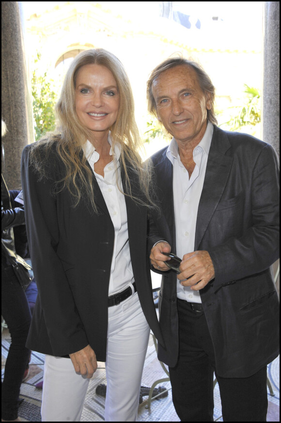 Cyrielle Clair et Alexandre Arcady au Petit Palais à Paris pour un déjeuner organisé en l'honneur de la marque de bijoux Safe World Peace, le 21 septembre 2010