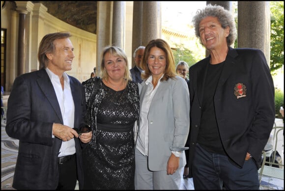 Alexandre Arcady, Valérie Damidot, Nathalie Chiche et Elie Chouraqui au Petit Palais à Paris pour un déjeuner organisé en l'honneur de la marque de bijoux Safe World Peace, le 21 septembre 2010