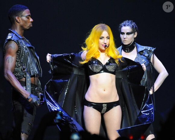 Lady GaGa se produit sur la scène de Raleigh, en Caroline du Nord, dimanche 19 septembre, dans le cadre de son Monster Ball Tour 2010.