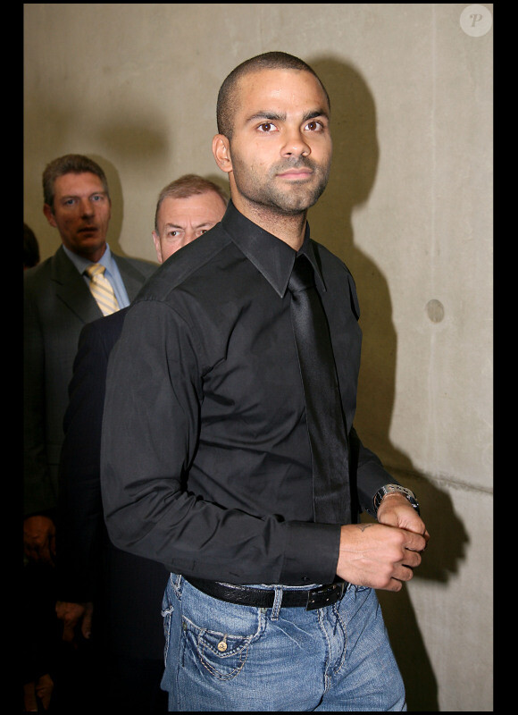 Tony Parker et Rama Yade inaugurent les gymnases Tony Parker, à Charenton-le-Pont (94), mercredi 22 septembre.