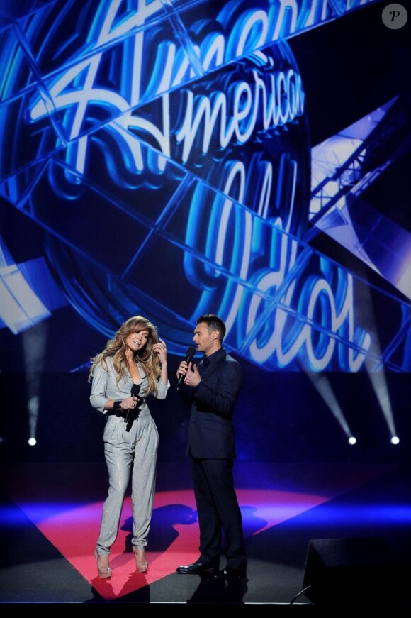 J-Lo et Ryan Seacrest à la conférence de presse d'American Idol.  22/09/2010