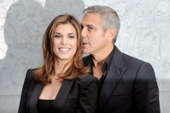 Elisabetta Canalis et George Clooney au défilé Giorgio Armani à Milan le 27 septembre 2010