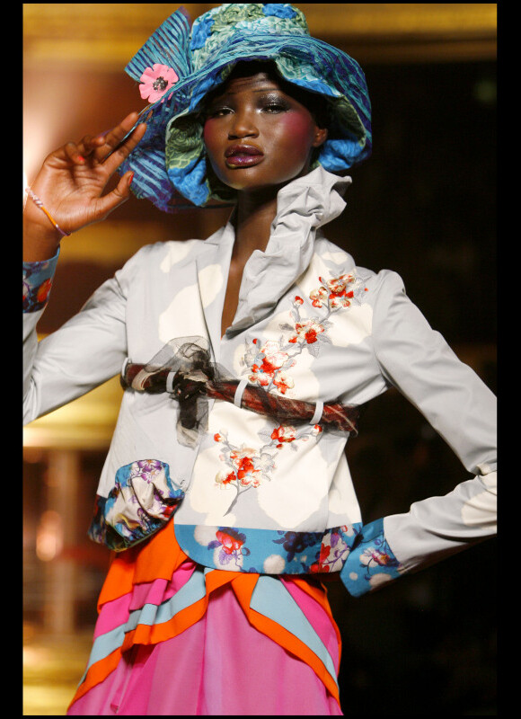 Défilé John Galliano collection pret à porter printemps été 2011 à Paris lors de la Fashion Week le 3 octobre 2010