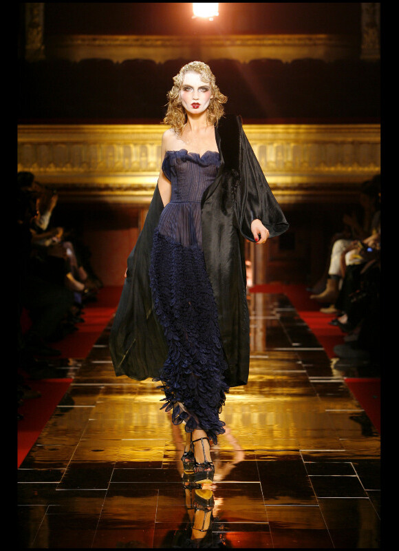 Défilé John Galliano collection pret à porter printemps été 2011 à Paris lors de la Fashion Week le 3 octobre 2010