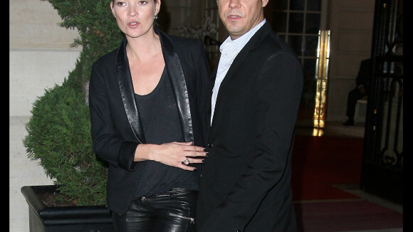 Kate Moss, en amoureuse à Paris, nous donne une leçon de style !