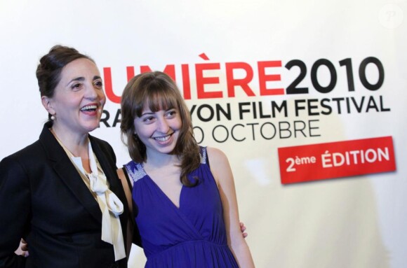 Dominique Blanc et sa fille à l'ouverture du Festival Lumière 2010, le 4 octobre, à Lyon.