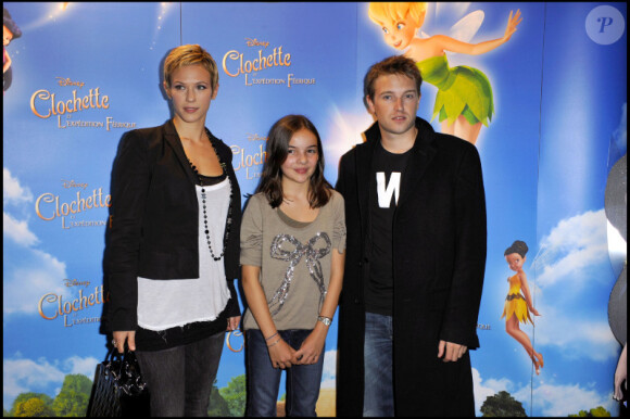 Lorie, Clara et Thibault Vaneck lors du lancement du DVD Clochette et l'expédition féerique à Paris le 5 octobre 2010