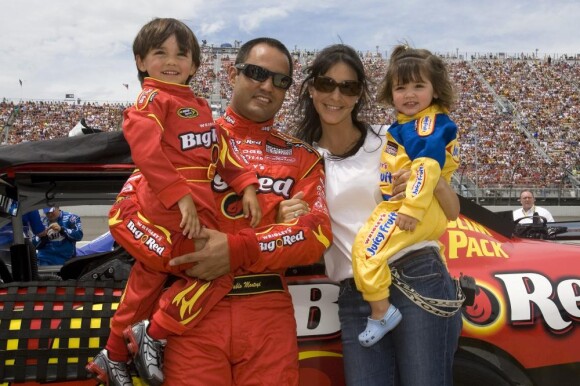 Juan Pablo Montoya et sa femme Connie, avec leurs enfants Sebastian et Paulina