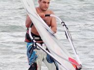 Juan Pablo Montoya : Le jeune papa se détend en se jetant à l'eau !