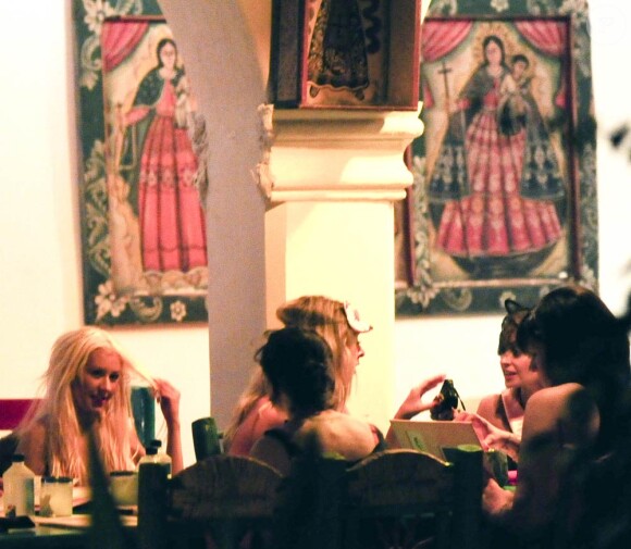 Nicole Richie fête ses 29 ans à México en compagnie de ses amies Christina Aguilera et Samantha Ronson, le 18 septembre 2010