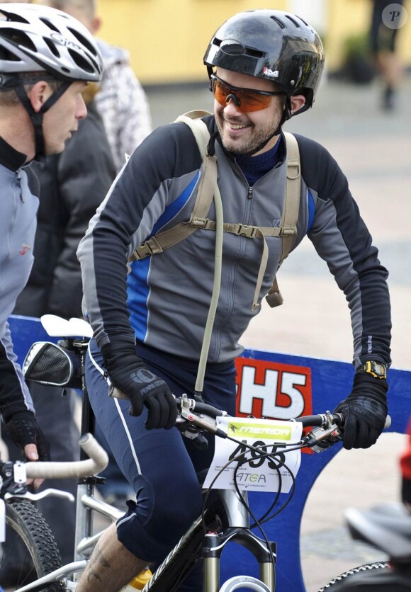 Le 3 octobre 2010, Frederik de Danemark a couru 70 des 103 km d'une course de cross-country VTT.