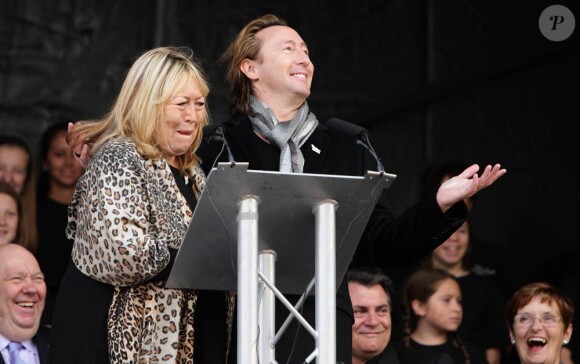 Samedi 9 octobre 2010, Cynthia et Julian Lennon, première épouse de John Lennon et leur fils, dévoilaient à Liverpool un monument baptisé Paix et Harmonie à la mémoire du défunt Beatle pour le 30e anniversaire de sa naissance.