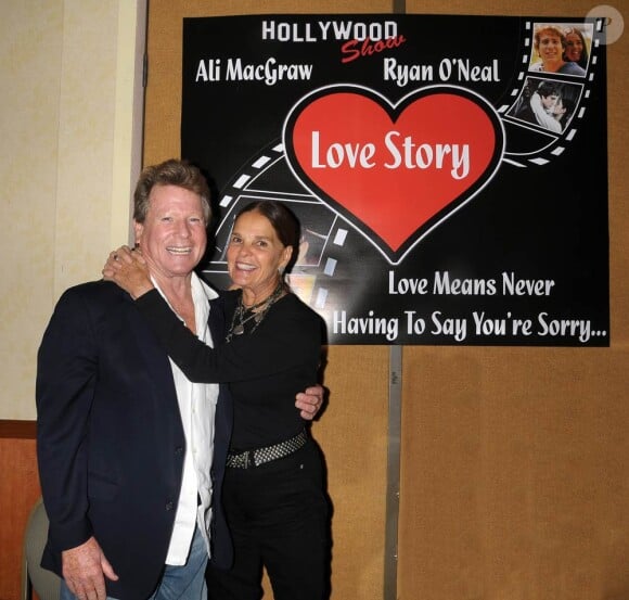 Ryan O'Neal et Ali McGraw réunis à l'occasion d'une projection de Love Story, dans le cadre du Hollywood Show 2010, à Burbank, en Californie, le 9 octobre 2010.