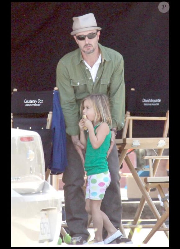 David Arquette et sa fille Coco il y a quelques jours sur le tournage de la série Cougar Town