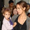 Jessica Alba et Honor à l'aéroport de Los Angeles le 13 octobre 2010
