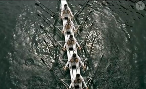 Take That, au grand complet et en forme olympique, célèbre des valeurs puissantes d'amitié et de cohésion dans le clip de The Flood, premier single extrait de l'album Progress à paraître le 22 novembre 2010.
