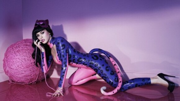 Katy Perry : A quatre pattes, une féline totalement torride !