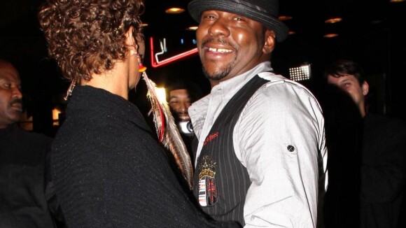 Bobby Brown : L'ex de Whitney Houston est radieux avec sa nouvelle chérie !