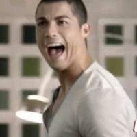 Cristiano Ronaldo : Il écrase ses amis dans sa nouvelle pub !