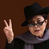 Yoko Ono revient sur les lieux d'une photo scandaleuse !