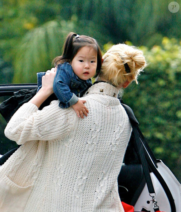 Katherine Heigl et sa petite Naleigh sont allées déjeuner (Los Angeles, 30 octobre 2010)