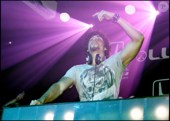 Samedi 23 octobre, Jesus Luz, l'ex-boyfriend de Madonna, mixe dans un nightclub de Rio de Janeiro.