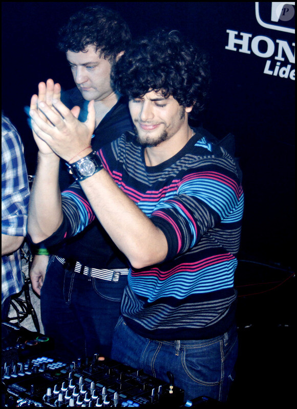 Le Dj Jesus Luz, connu pour être l'ex-boyfriend de Madonna, mixe dans un nightclub de Rio de Janeiro, vendredi 22 octobre.