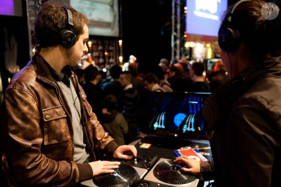 Samedi 30 octobre, Activision dynamitait la Paris Games Week, à la Porte de Versailles, avec le show explosif de Sheryfa Luna, Quentin Mosimann et Maxime Torres sur DJ Hero 2 !