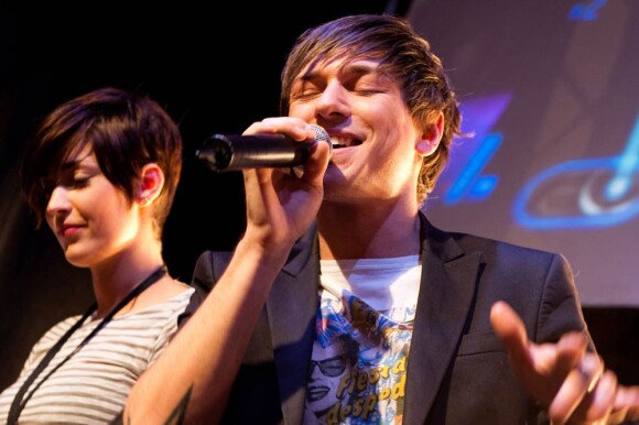 Samedi 30 octobre, Activision dynamitait la Paris Games Week, à la Porte de Versailles, avec le show explosif de Sheryfa Luna, Quentin Mosimann et Maxime Torres sur DJ Hero 2 !