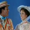 Dans Mary Poppins, Dick Van Dyve déclare en chantant que Mary (Julie Andrews) fait s'lever le soleil