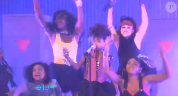 Whip my hair, en live, par Willow Smith dans le Ellen DeGeneres Show, le 2 novembre 2010