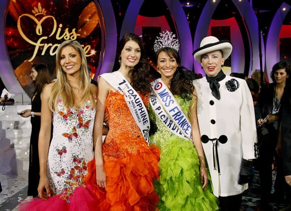Alexandra Rosenfeld, Sophie Vouzelaud (première dauphine de Miss France 2007), Rachel Legrain-Trapani (Miss France 2007) et Geneviève de Fontenay